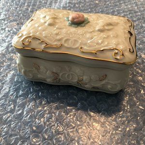 LENOX Rare Vintage 1996 “Promised Love" Porcelain Musical Trinket Box 🎶